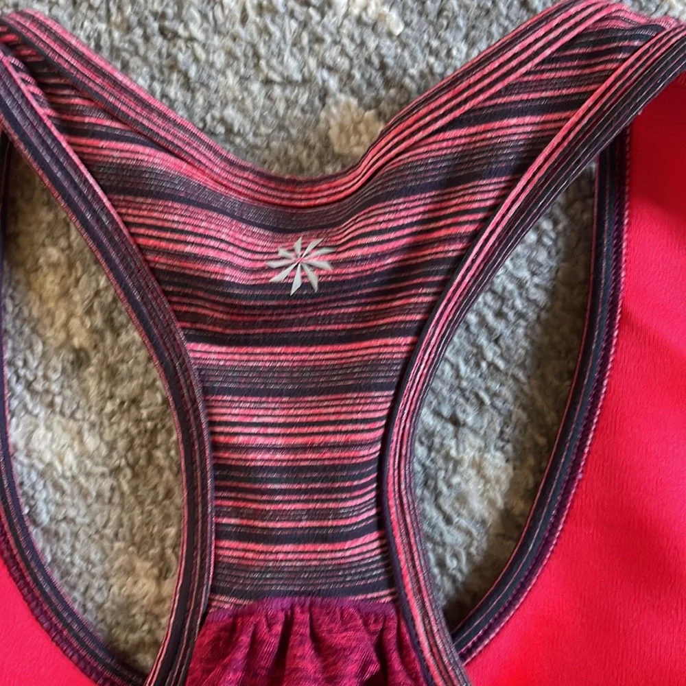 Ladies Athleta workout top with built in bra. 2 layers . Excellent condition - Picture 3 of 4